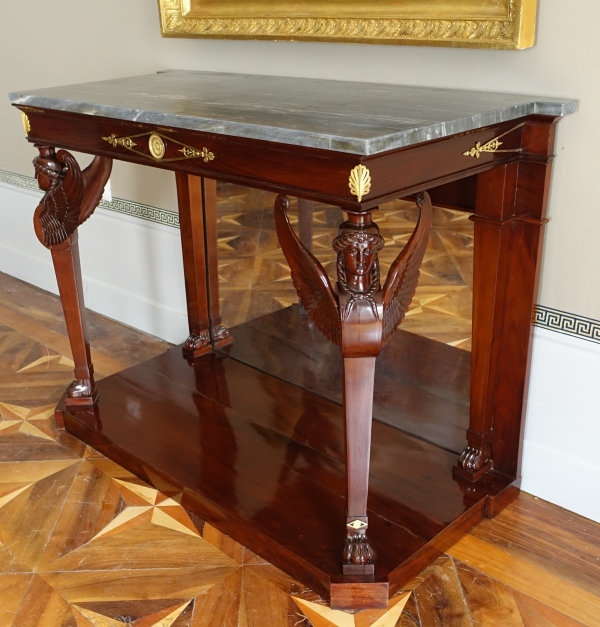 Console d'époque Consulat en acajou flammé, attribuée à Molitor - bronzes dorés au mercure