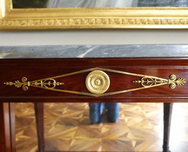 Console d'époque Consulat en acajou flammé, attribuée à Molitor - bronzes dorés au mercure