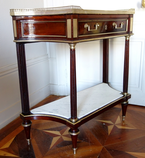 Console desserte d'époque Louis XVI Directoire en acajou, filets d'ébène et laiton, fin XVIIIe