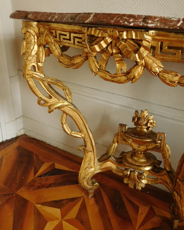 Console en bois sculpté et doré estampillée Chollot, époque Transition Louis XV - Louis XVI