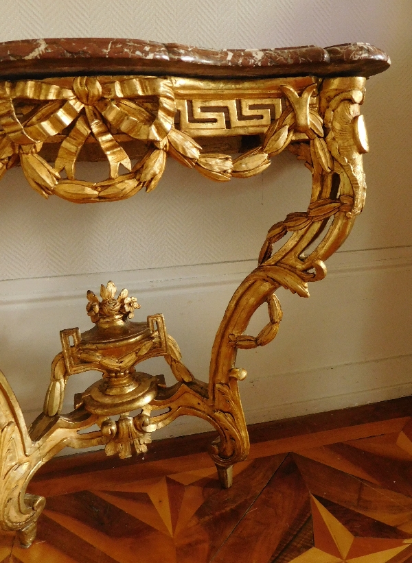 Console en bois sculpté et doré estampillée Chollot, époque Transition Louis XV - Louis XVI