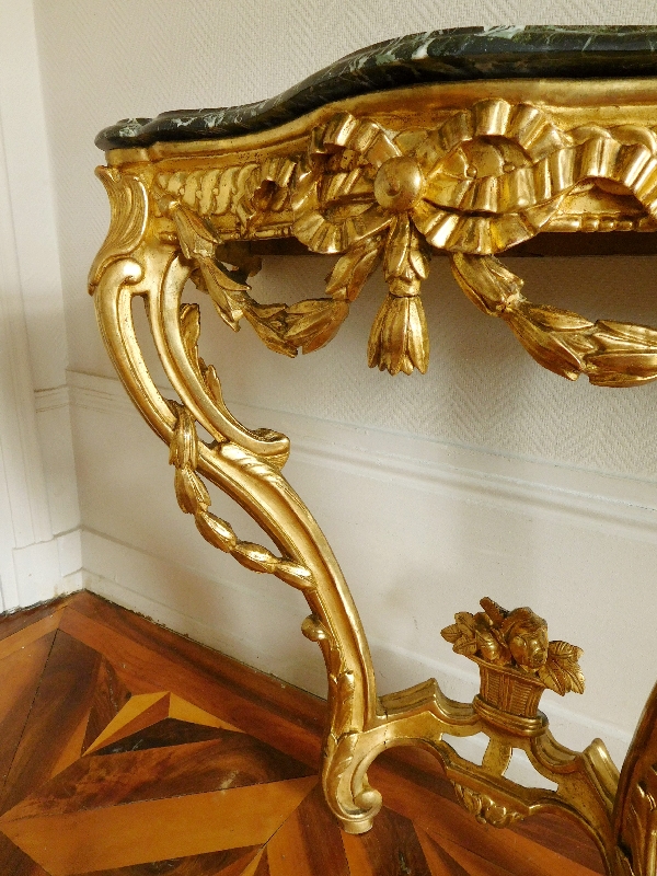 Console en bois sculpté et doré d’époque Transition Louis XV - Louis XVI, vers 1770