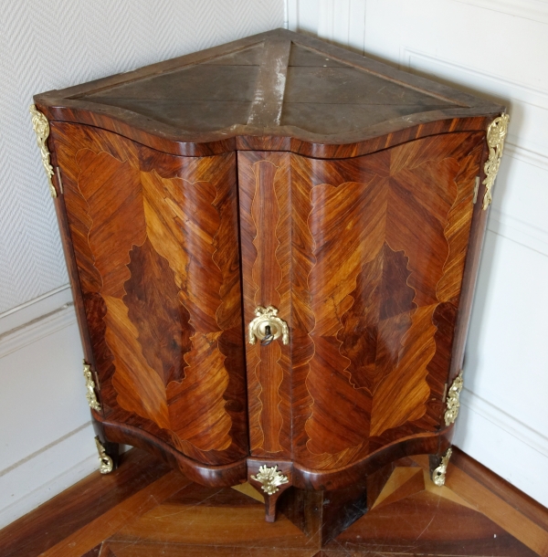 Louis XV rosewood & amaranth marquetry corner cupboard stamped Pierre Wattelin - 18th century