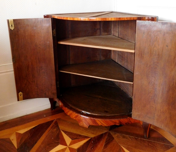 Nicolas Petit : Louis XV marquetry corner cupboard, 18th century