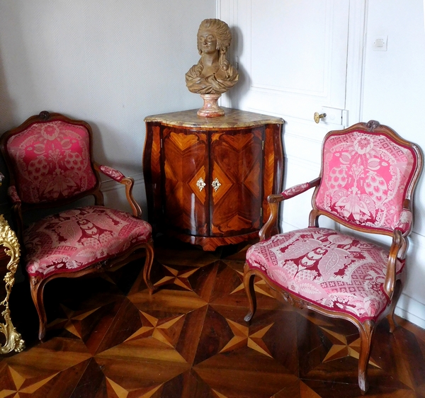 Nicolas Petit : Louis XV marquetry corner cupboard, 18th century