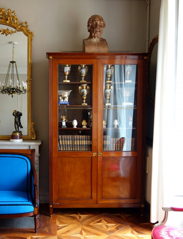 Grande bibliothèque vitrine Louis XVI en acajou et bronze doré - fin XVIIIe siècle - 227cm x 141cm