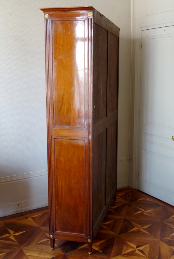 Grande bibliothèque vitrine Louis XVI en acajou et bronze doré - fin XVIIIe siècle - 227cm x 141cm