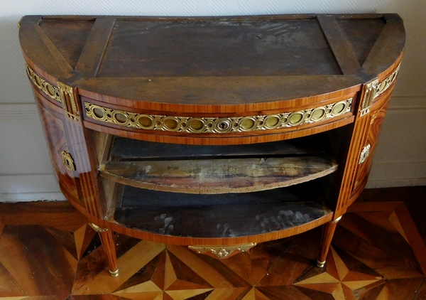 Bircklé : grande commode demi-lune d'époque Louis XVI, marqueterie de bois de rose estampillée