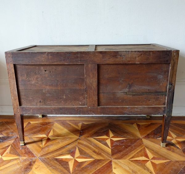 Grande commode sauteuse en marqueterie, époque Louis XVI - 145,5cm