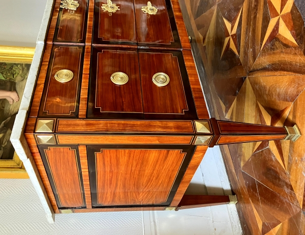 Large Louis XVI marquetry chest of drawers, late 18th century - 145,5cm