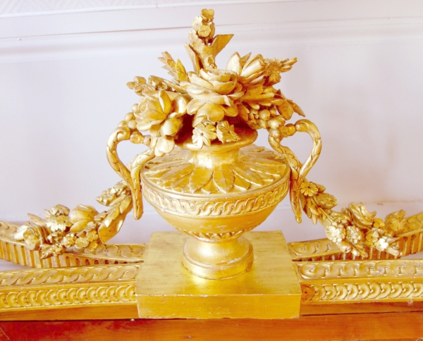 Importante console d'époque Louis XVI en bois sculpté et doré, attribuée à Georges Jacob