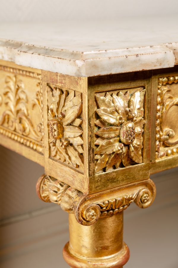 Importante console d'époque Louis XVI en bois sculpté et doré, attribuée à Georges Jacob