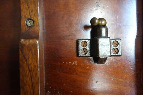 Canabas : guéridon basculant en acajou massif moucheté - estampillé - époque Louis XVI