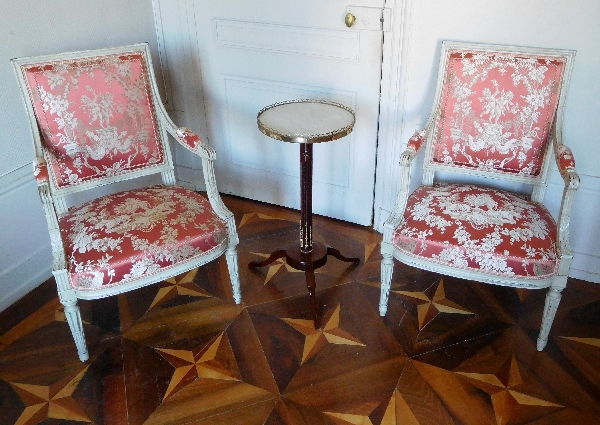 Louis XVI mahogany pedestal table