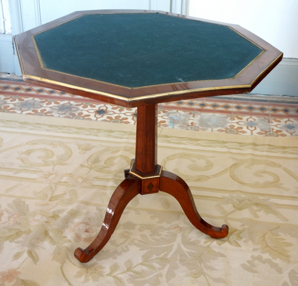 Mahogany pedestal table, inlaid ebony patterns, late 18th century or circa 1800