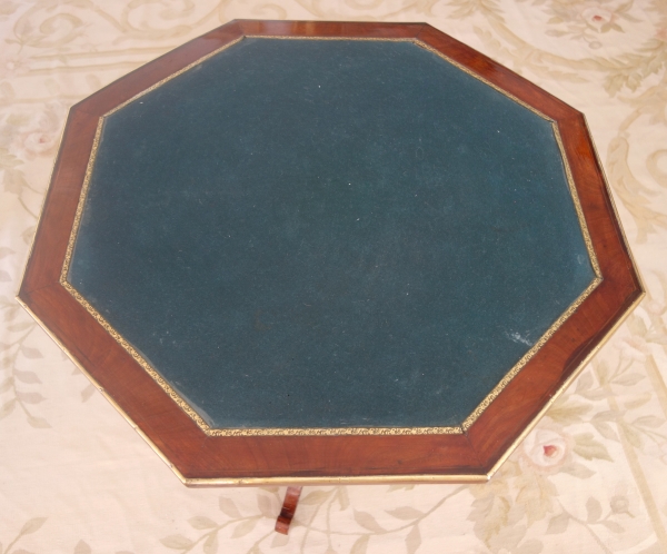 Mahogany pedestal table, inlaid ebony patterns, late 18th century or circa 1800