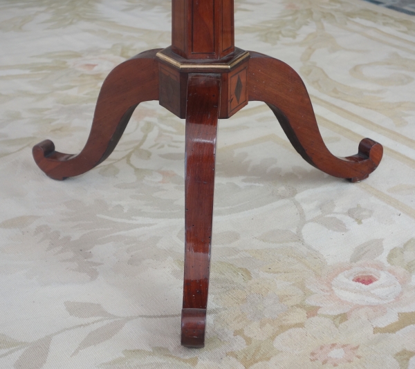 Mahogany pedestal table, inlaid ebony patterns, late 18th century or circa 1800