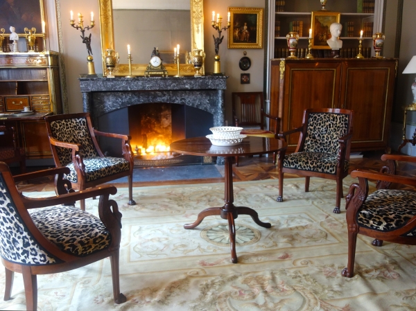 Canabas : guéridon basculant en acajou massif moucheté - époque Louis XVI, estampille et JME