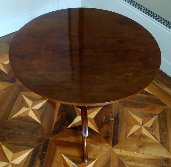 Canabas : guéridon basculant en acajou massif moucheté - époque Louis XVI, estampille et JME