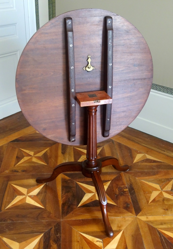 Canabas : guéridon basculant en acajou massif moucheté - époque Louis XVI, estampille et JME