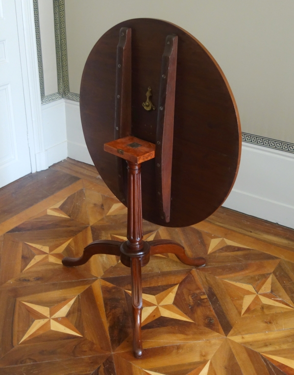 Canabas : guéridon basculant en acajou massif moucheté - époque Louis XVI, estampille et JME