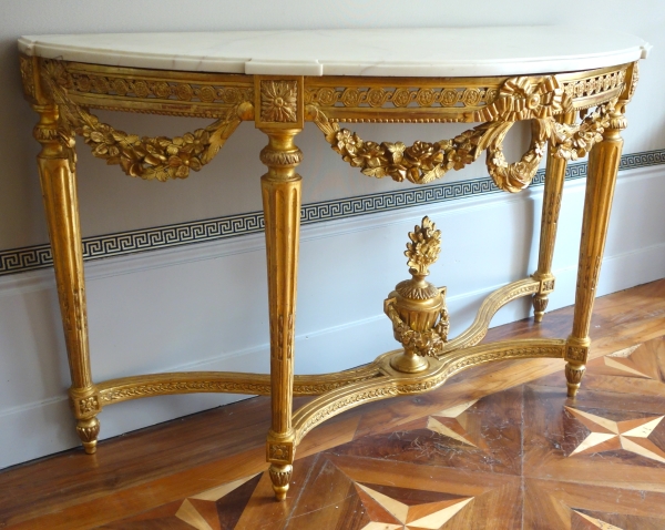 Importante console demi-lune d'époque Louis XVI en bois sculpté et doré - 145cm