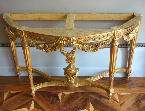 Importante console demi-lune d'époque Louis XVI en bois sculpté et doré - 145cm
