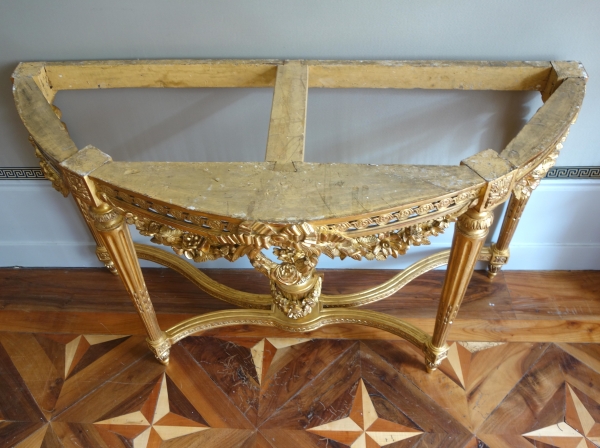Importante console demi-lune d'époque Louis XVI en bois sculpté et doré - 145cm