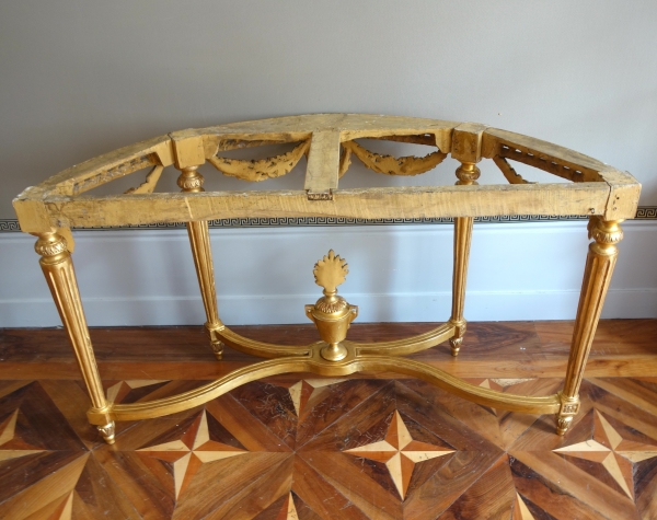 Importante console demi-lune d'époque Louis XVI en bois sculpté et doré - 145cm