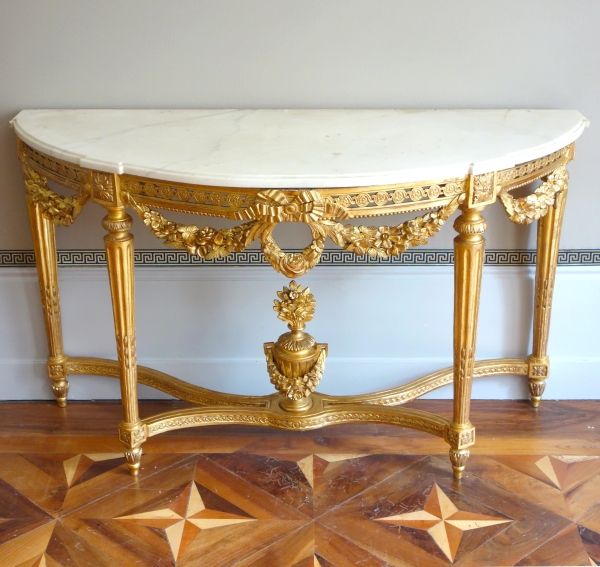 Importante console demi-lune d'époque Louis XVI en bois sculpté et doré - 145cm