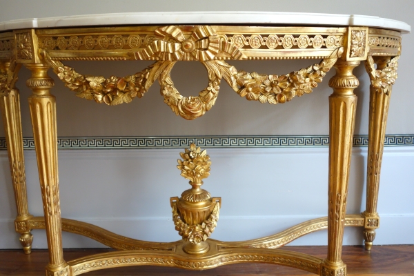 Importante console demi-lune d'époque Louis XVI en bois sculpté et doré - 145cm