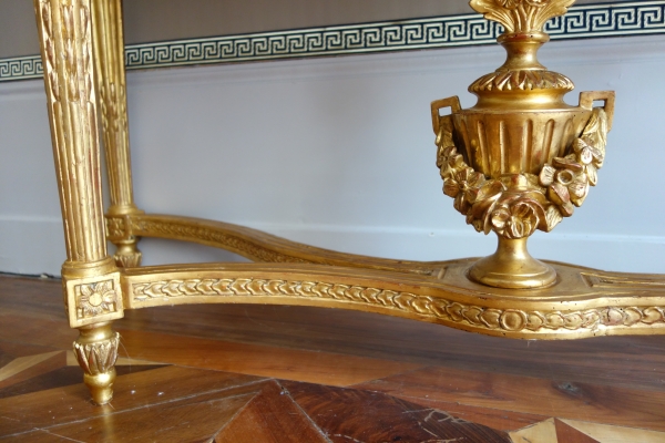 Importante console demi-lune d'époque Louis XVI en bois sculpté et doré - 145cm