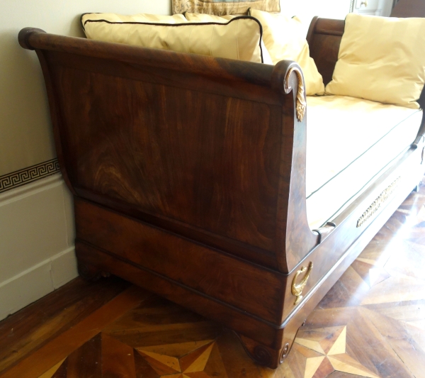 Lit de repos à la Turque en acajou et bronze doré d'époque Restauration, soie Tassinari & Chatel