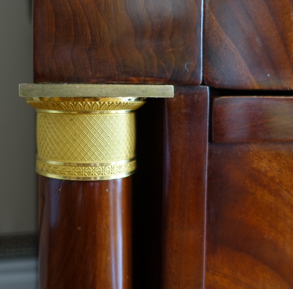 Meuble de collectionneur, cabinet à secrets d'époque Empire en acajou et bronze doré au mercure