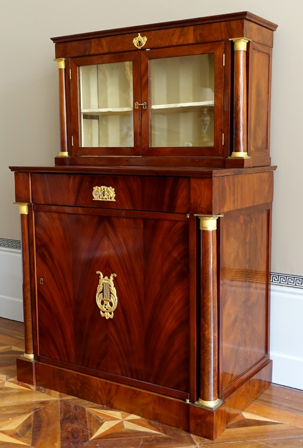Meuble de collectionneur, cabinet à secrets d'époque Empire en acajou et bronze doré au mercure