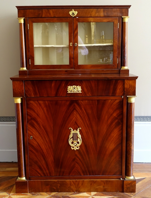 Meuble de collectionneur, cabinet à secrets d'époque Empire en acajou et bronze doré au mercure