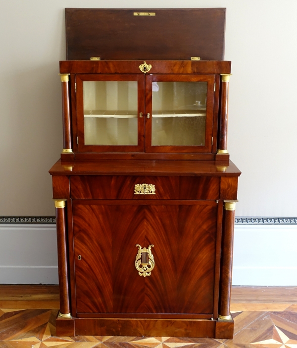 Meuble de collectionneur, cabinet à secrets d'époque Empire en acajou et bronze doré au mercure