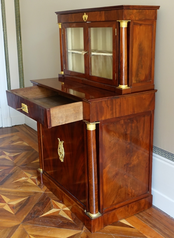 Meuble de collectionneur, cabinet à secrets d'époque Empire en acajou et bronze doré au mercure
