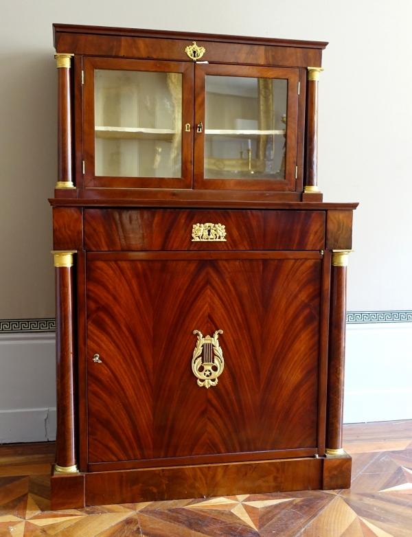 Meuble de collectionneur, cabinet à secrets d'époque Empire en acajou et bronze doré au mercure