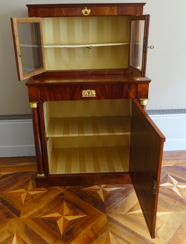 Meuble de collectionneur, cabinet à secrets d'époque Empire en acajou et bronze doré au mercure
