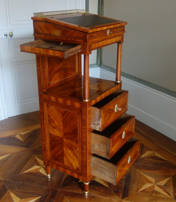 Meuble d'entre deux ou écritoire-debout d'époque Louis XVI en marqueterie