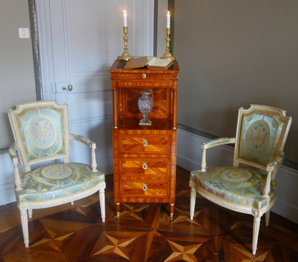 Meuble d'entre deux ou écritoire-debout d'époque Louis XVI en marqueterie