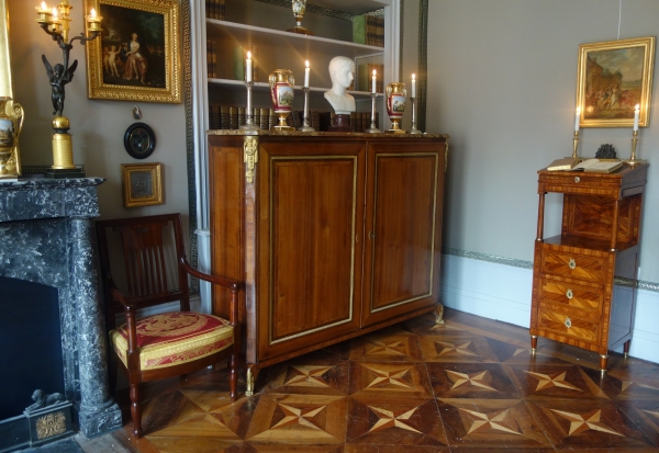Meuble d'entre deux ou écritoire-debout d'époque Louis XVI en marqueterie