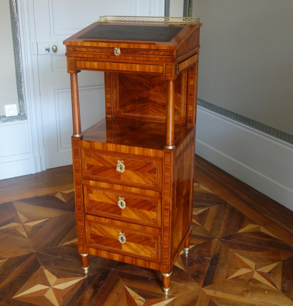 Meuble d'entre deux ou écritoire-debout d'époque Louis XVI en marqueterie
