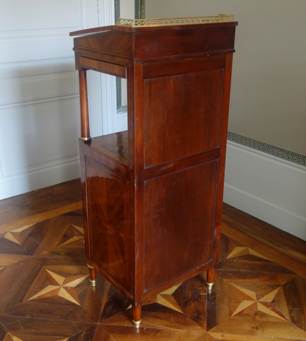 Meuble d'entre deux ou écritoire-debout d'époque Louis XVI en marqueterie