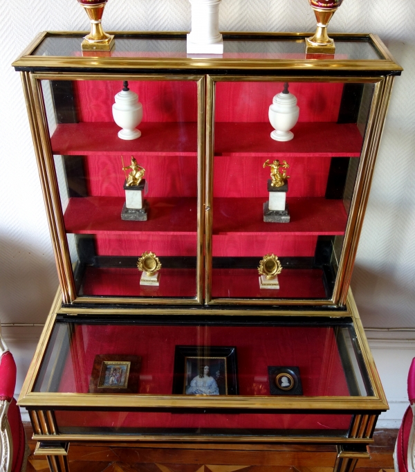 Meuble vitrine de collectionneur de miniatures - style Louis XVI d'époque Napoléon III