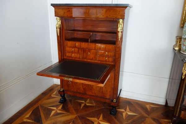 Secrétaire et commode en suite d’époque Consulat, acajou moucheté, pieds griffes