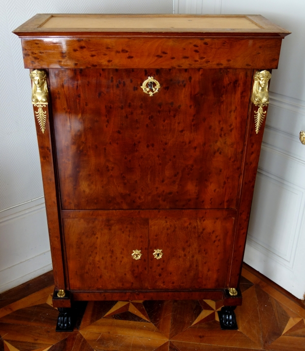 Secrétaire et commode en suite d’époque Consulat, acajou moucheté, pieds griffes