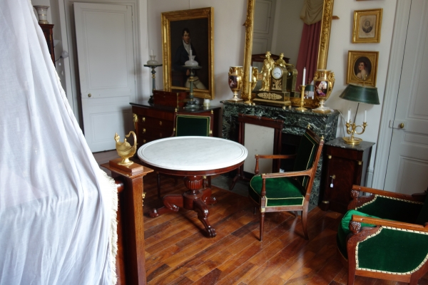 Secrétaire et commode en suite d’époque Consulat, acajou moucheté, pieds griffes