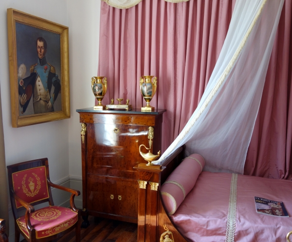 Secrétaire et commode en suite d’époque Consulat, acajou moucheté, pieds griffes